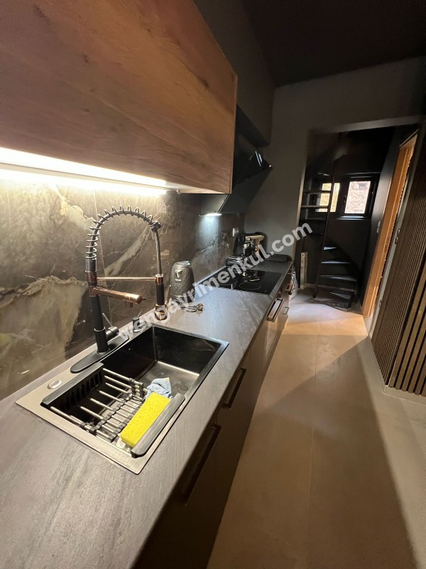 o_1iodakkg514mn1p55eg47jc11gng